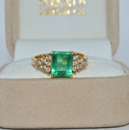 18ct Gold - Colombian Emerald & Diamond Ring front