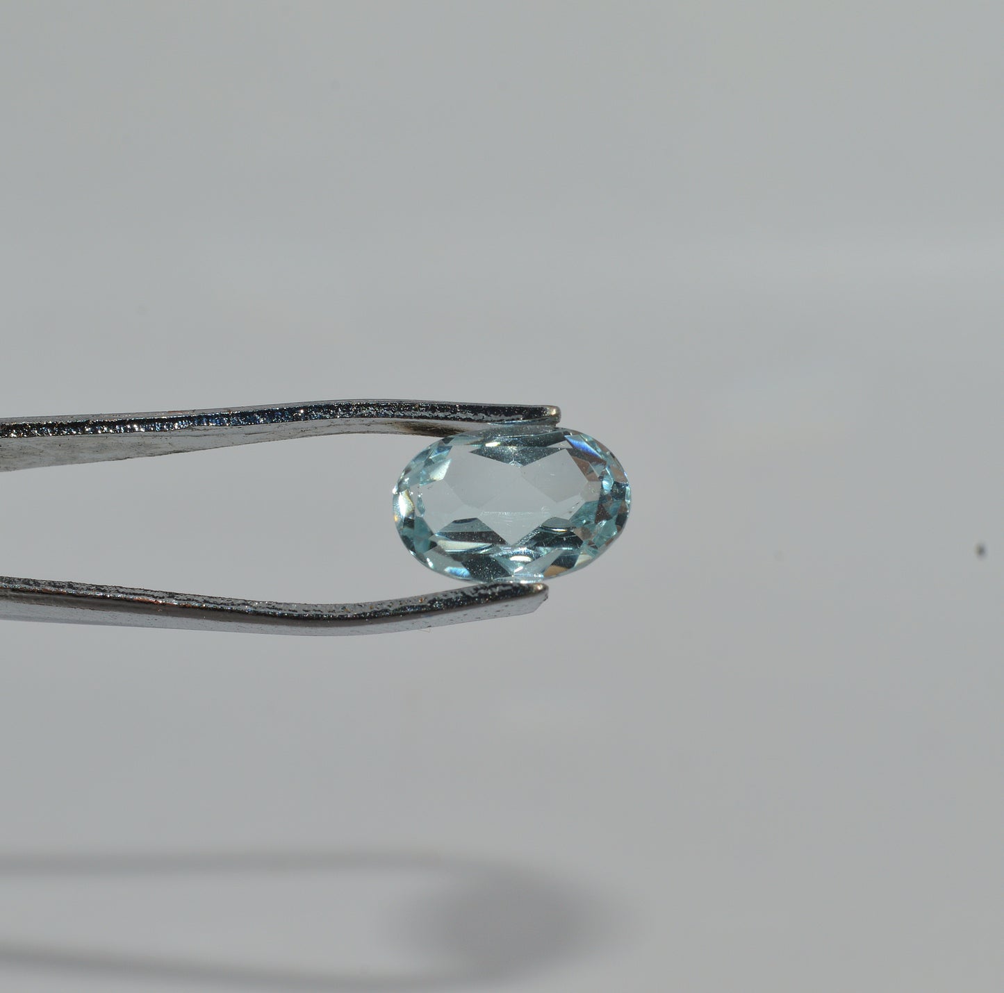 Natural Aquamarine - 2.2 Carats - Oval Cut front