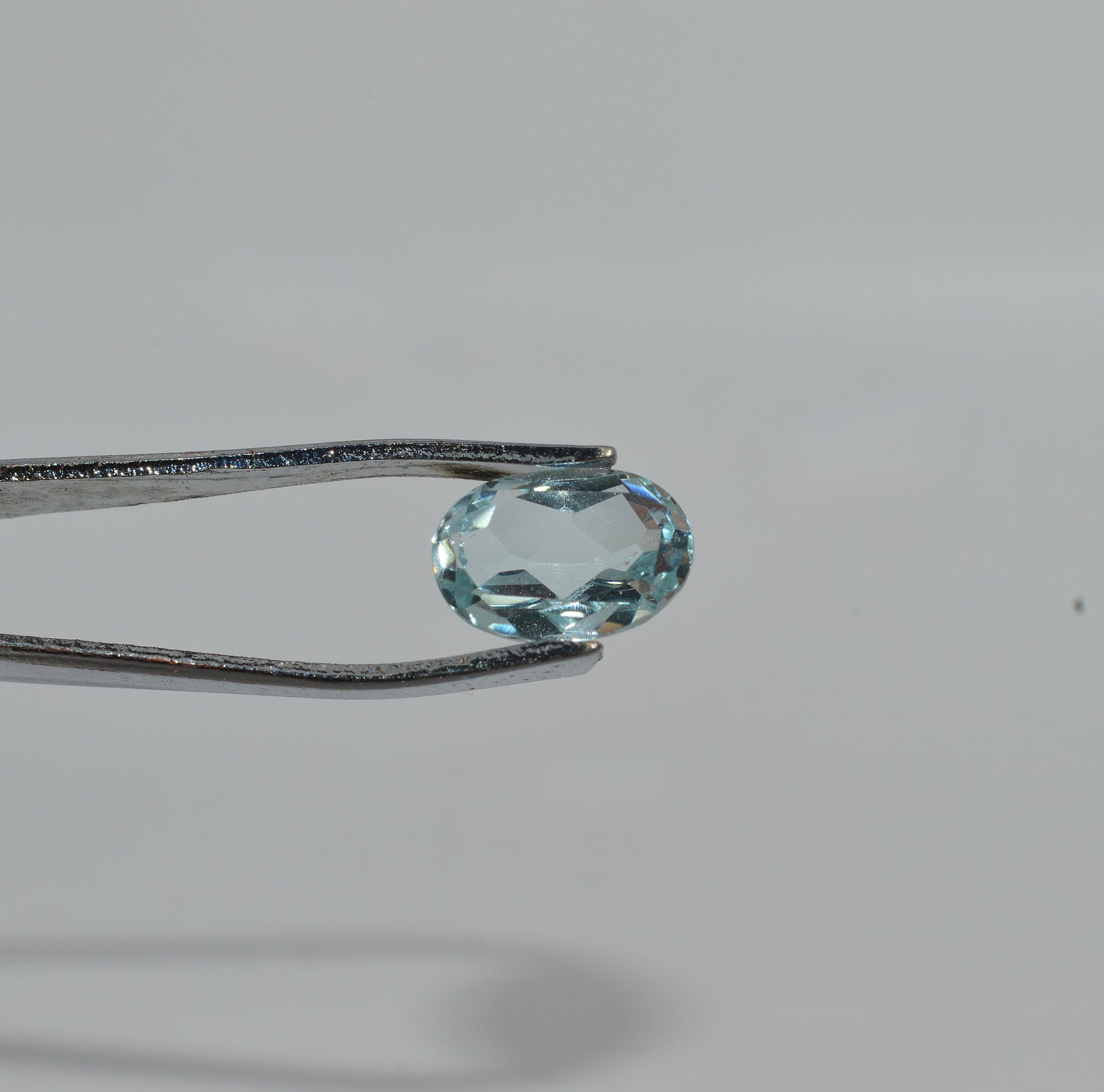 Natural Aquamarine - 2.2 Carats - Oval Cut front