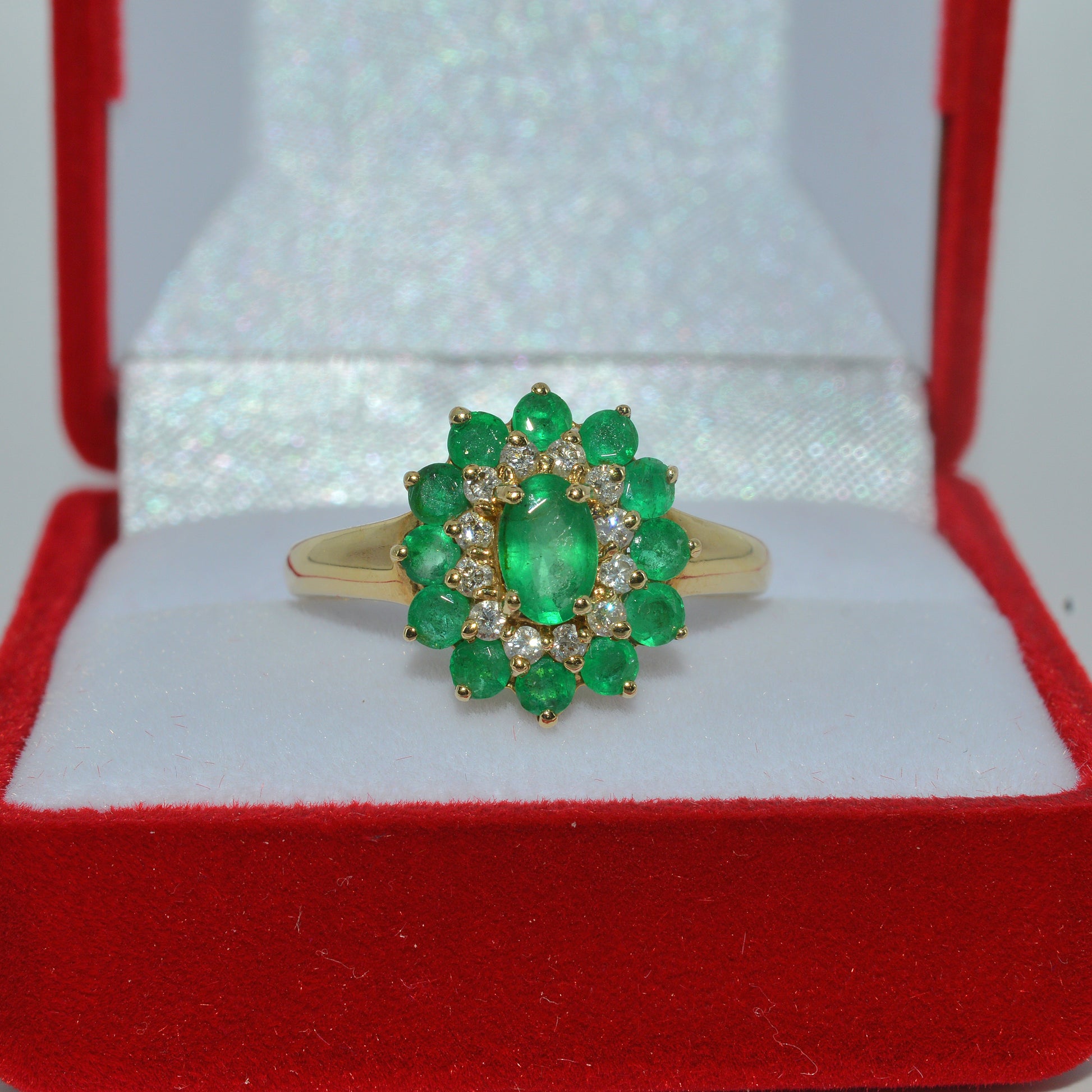 Vintage 2002 - 9ct Gold - Emerald & Diamond Cluster Ring front close