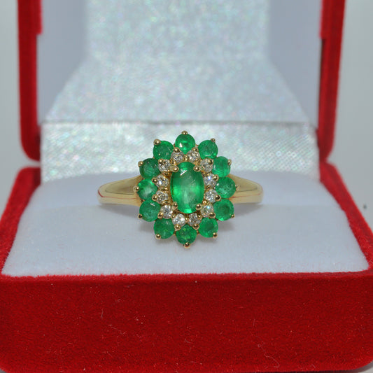 Vintage 2002 - 9ct Gold - Emerald & Diamond Cluster Ring front close