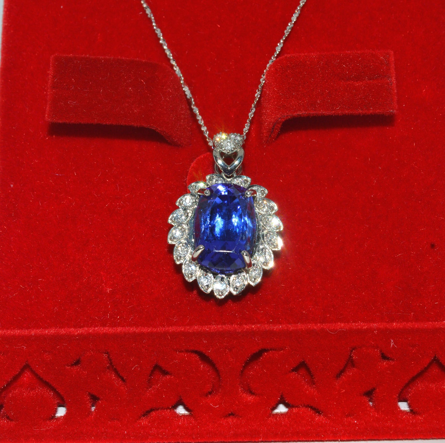 18ct White Gold - Tanzanite & Diamond Necklace front close