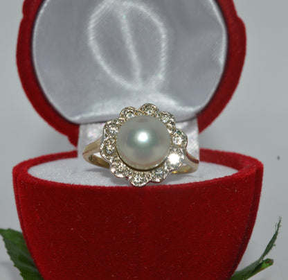 14ct Gold - Pearl & Diamond Cluster Ring front