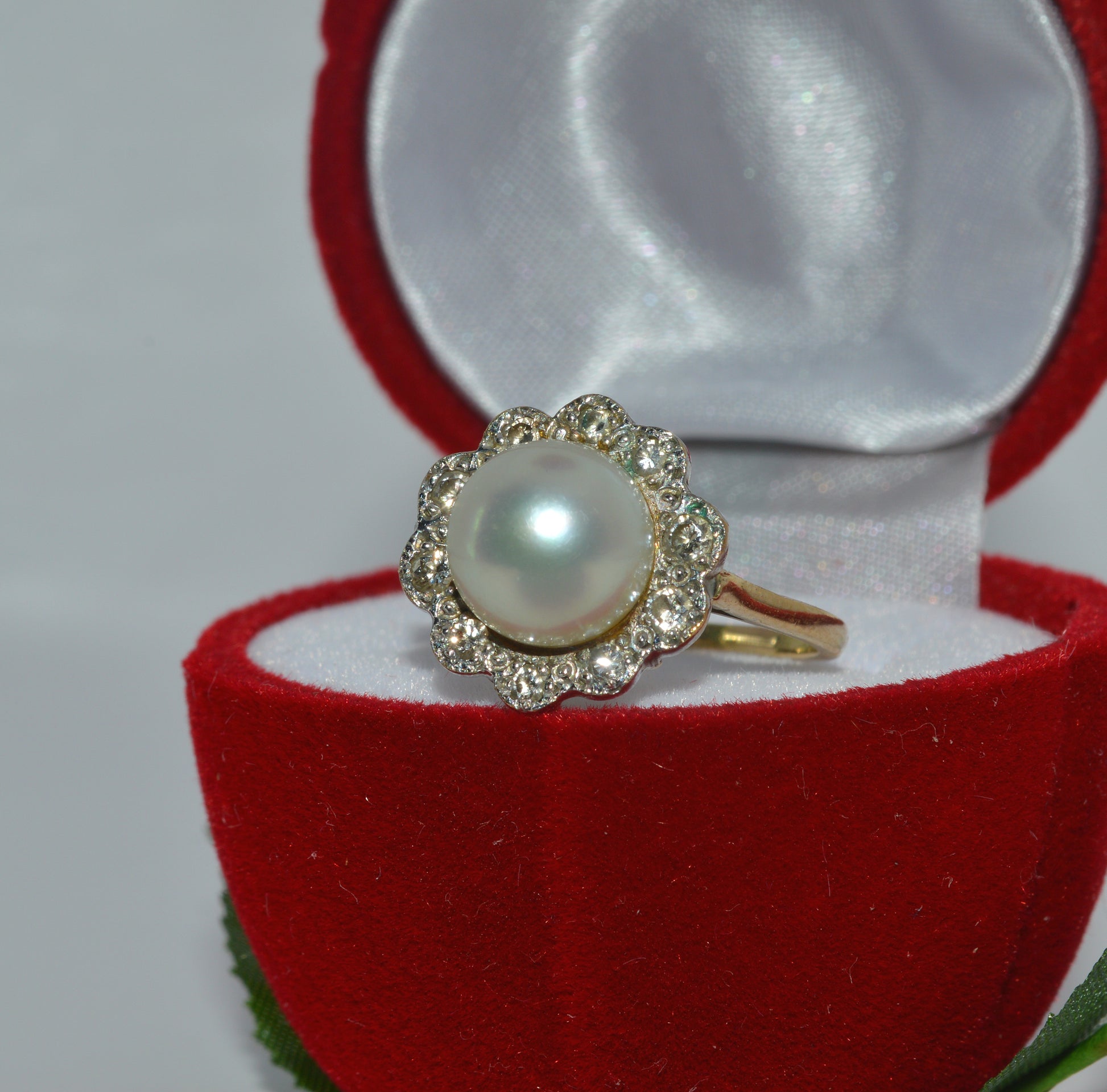 14ct Gold - Pearl & Diamond Cluster Ring left