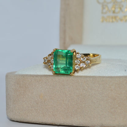 18ct Gold - Colombian Emerald & Diamond Ring left