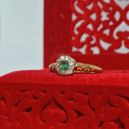 Victorian Era - Antique 18ct Gold - Emerald & Diamond Cluster Ring left