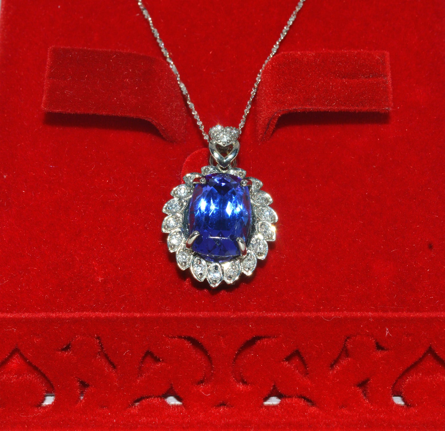 18ct White Gold - Tanzanite & Diamond Necklace front close 2