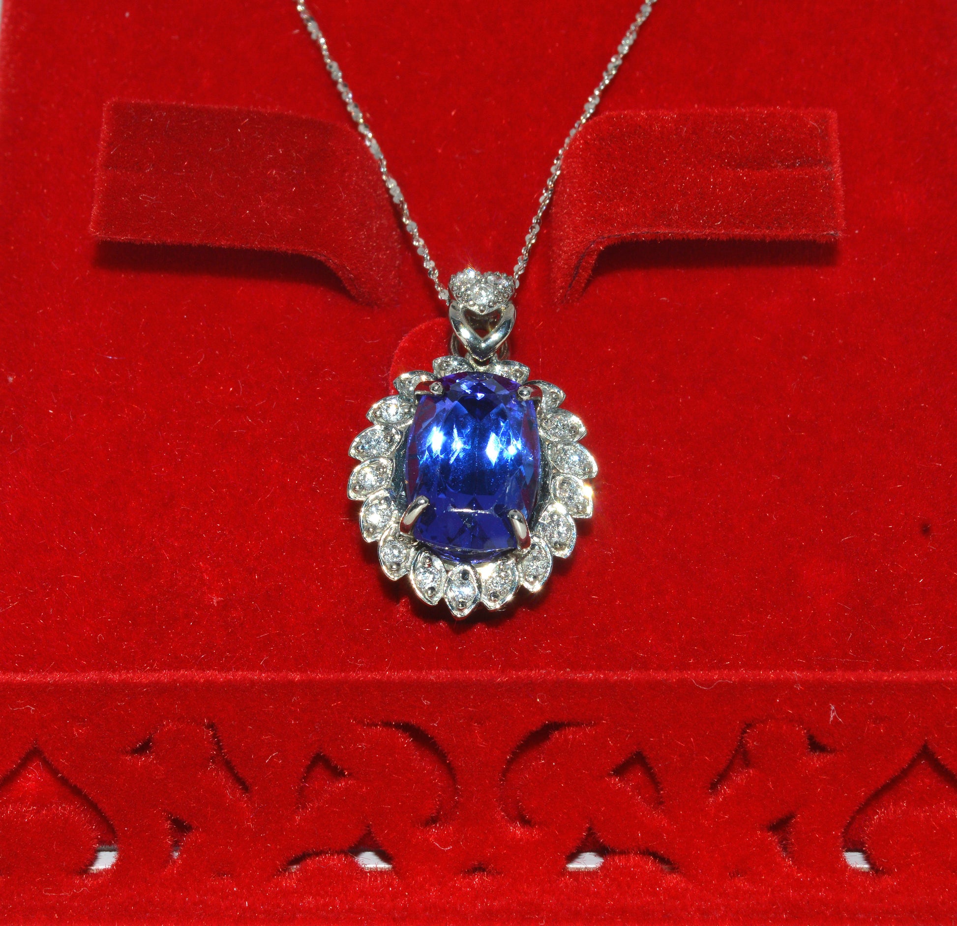 18ct White Gold - Tanzanite & Diamond Necklace front close 2