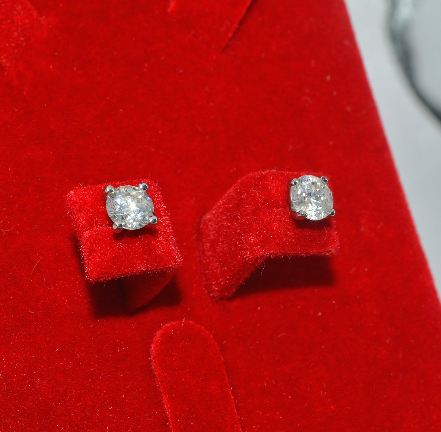 14ct White Gold - Diamond Solitaire Earrings - 1.01ct E Vs2