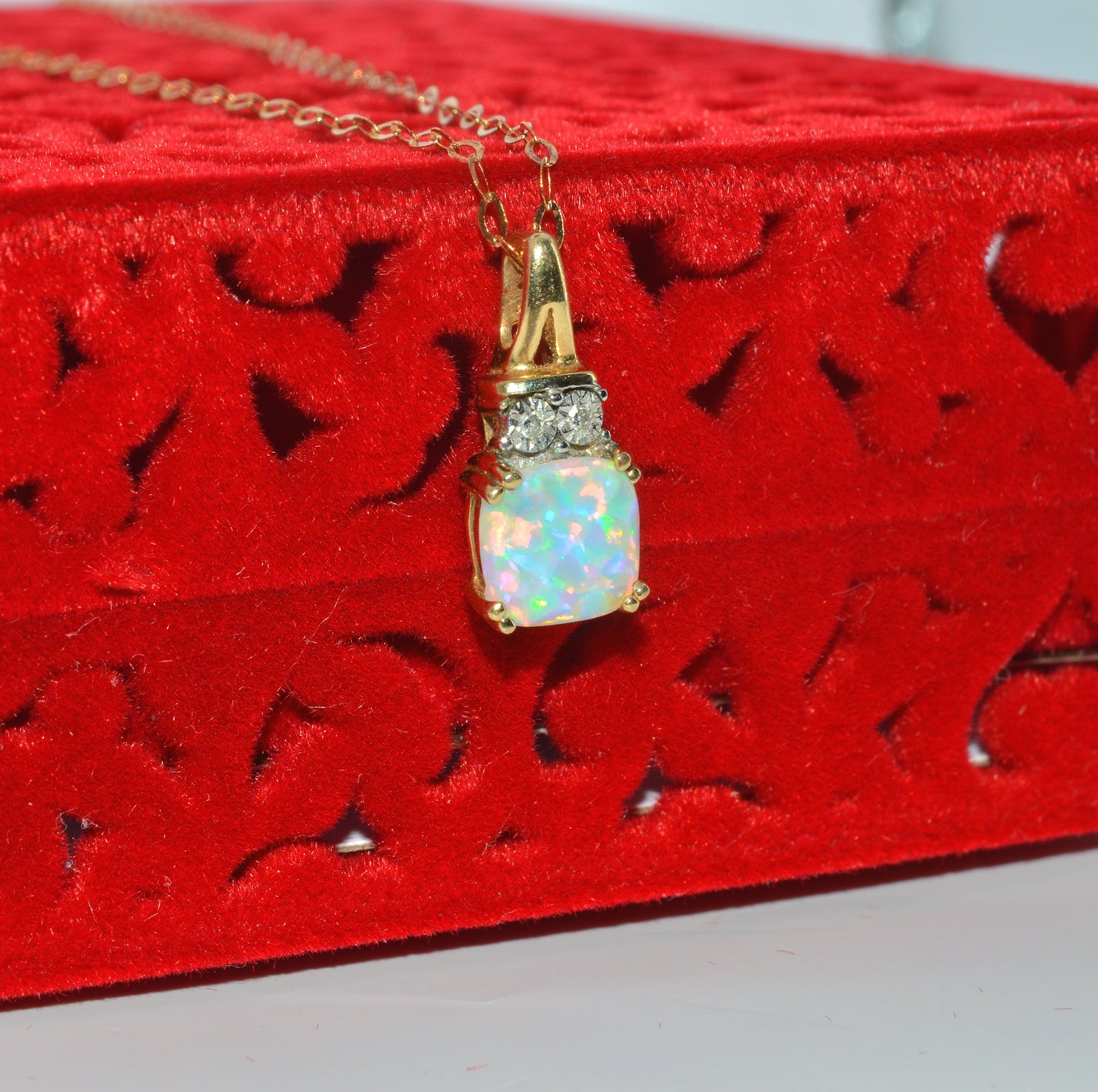 9ct Gold - Opal & Diamond Necklace right close