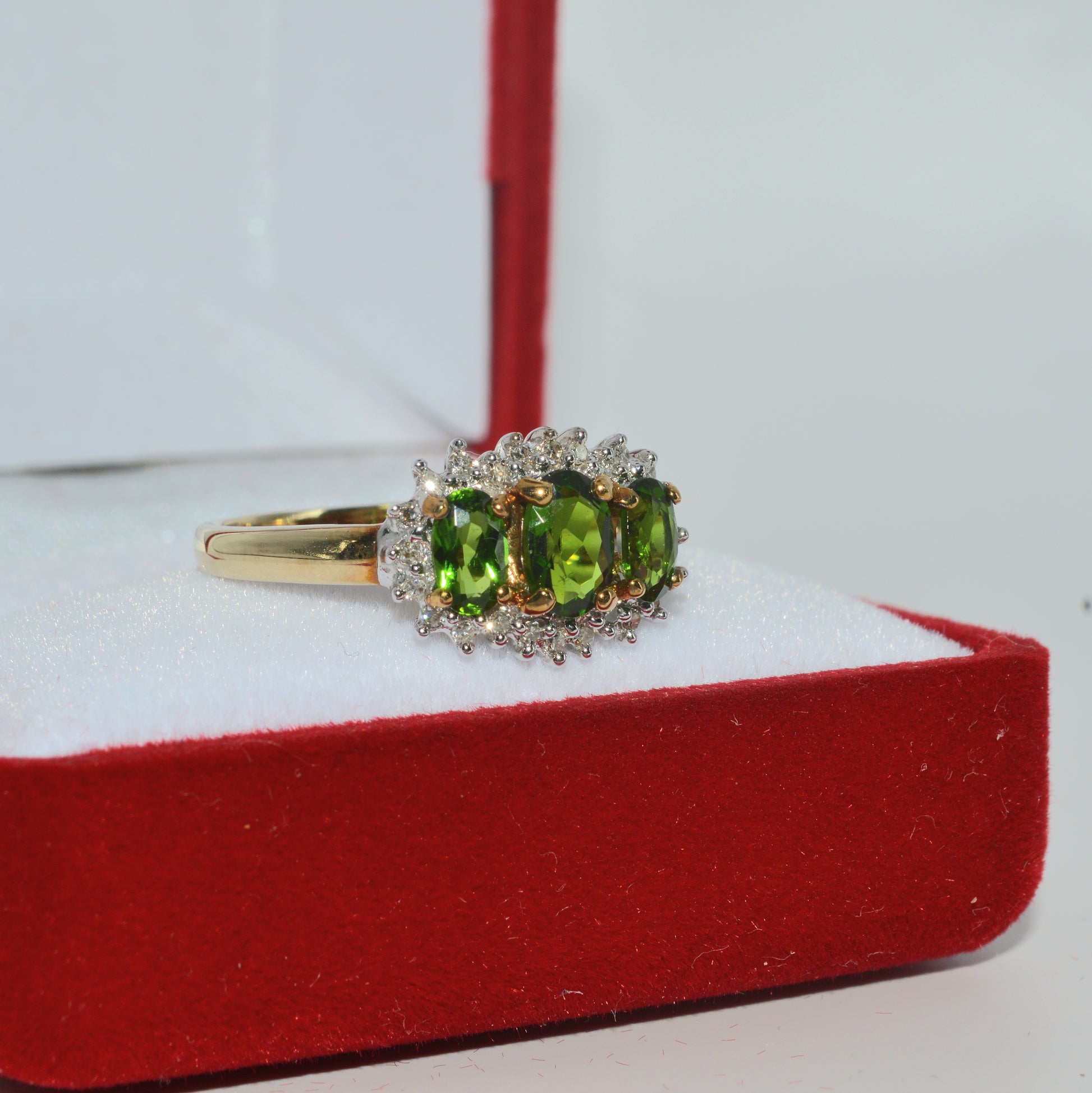 2005 - 9ct Gold - Chrome Diopside & Diamond Trilogy Ring right