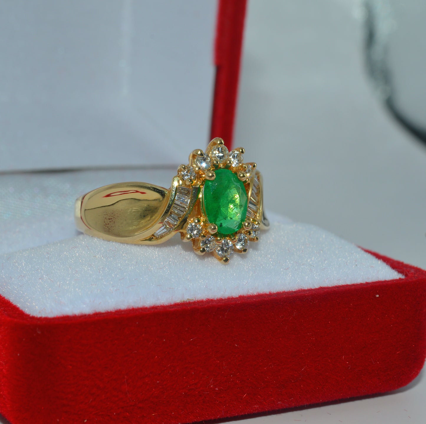 14ct Gold - Emerald & Diamond Ring right tilt