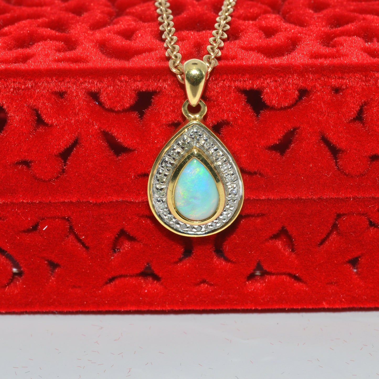 Vintage 1984 - 9ct Gold - Natural Opal & Diamond Necklace top down