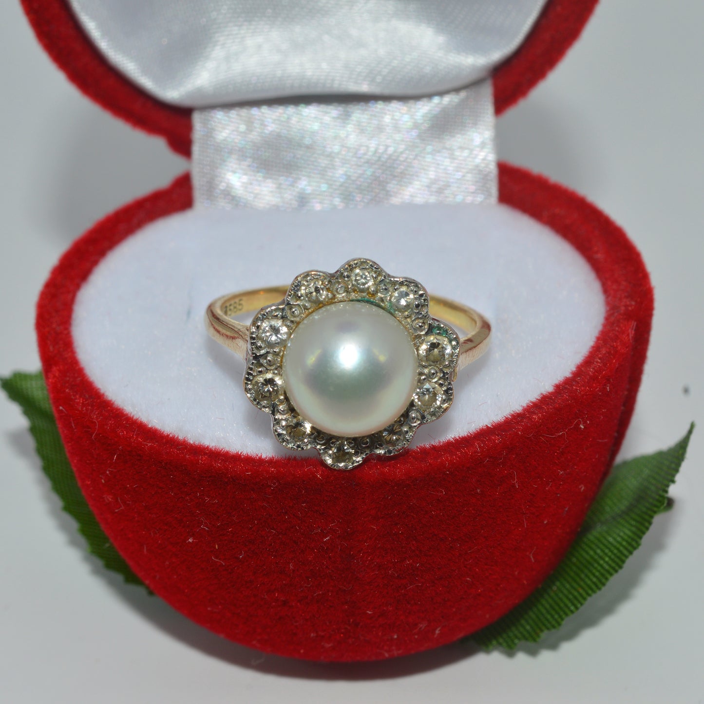 14ct Gold - Pearl & Diamond Cluster Ring top down