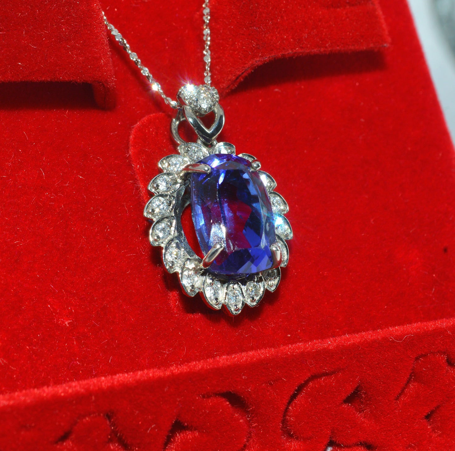 18ct White Gold - Tanzanite & Diamond Necklace right tilt