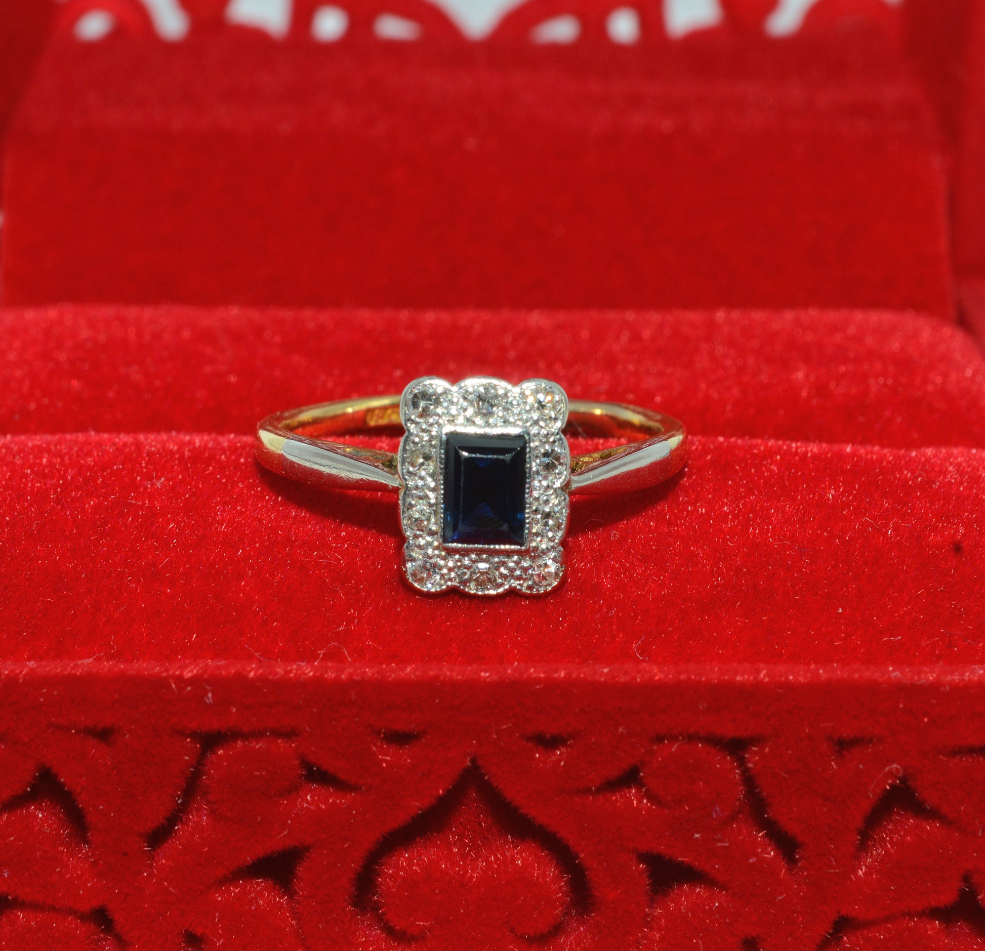 Art Deco Era - Antique 18ct Gold & Platinum - Sapphire & Diamond Cluster Ring top down