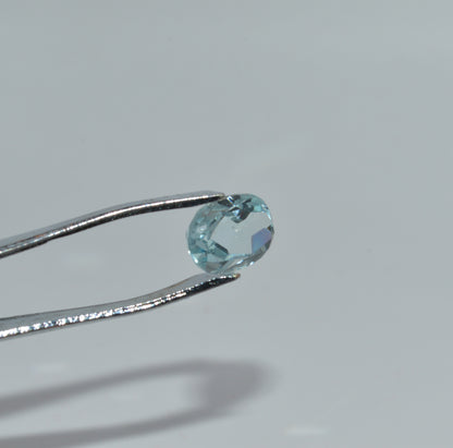 Natural Aquamarine - 2.2 Carats - Oval Cut tilt right