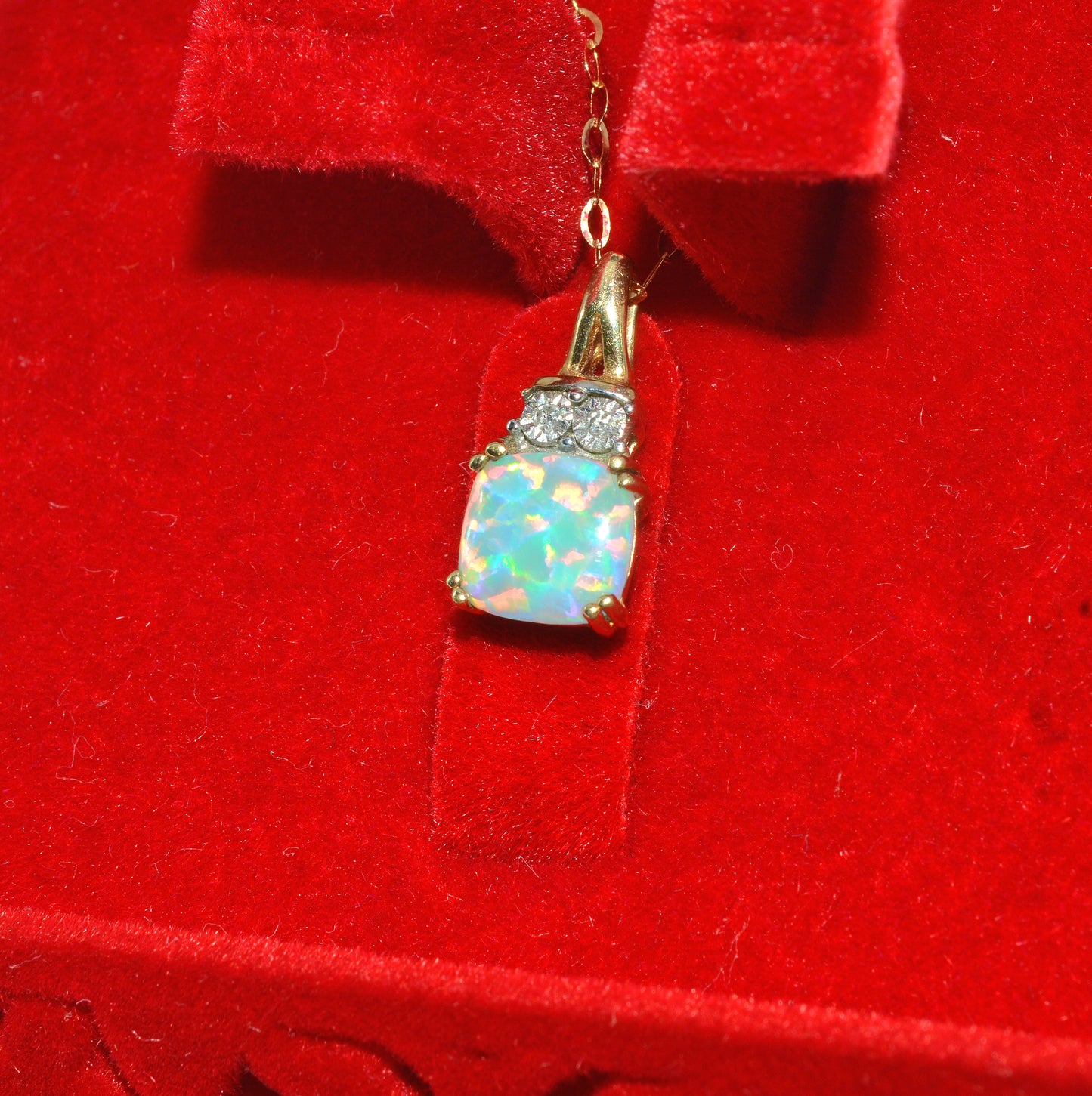 9ct Gold - Opal & Diamond Necklace left box close