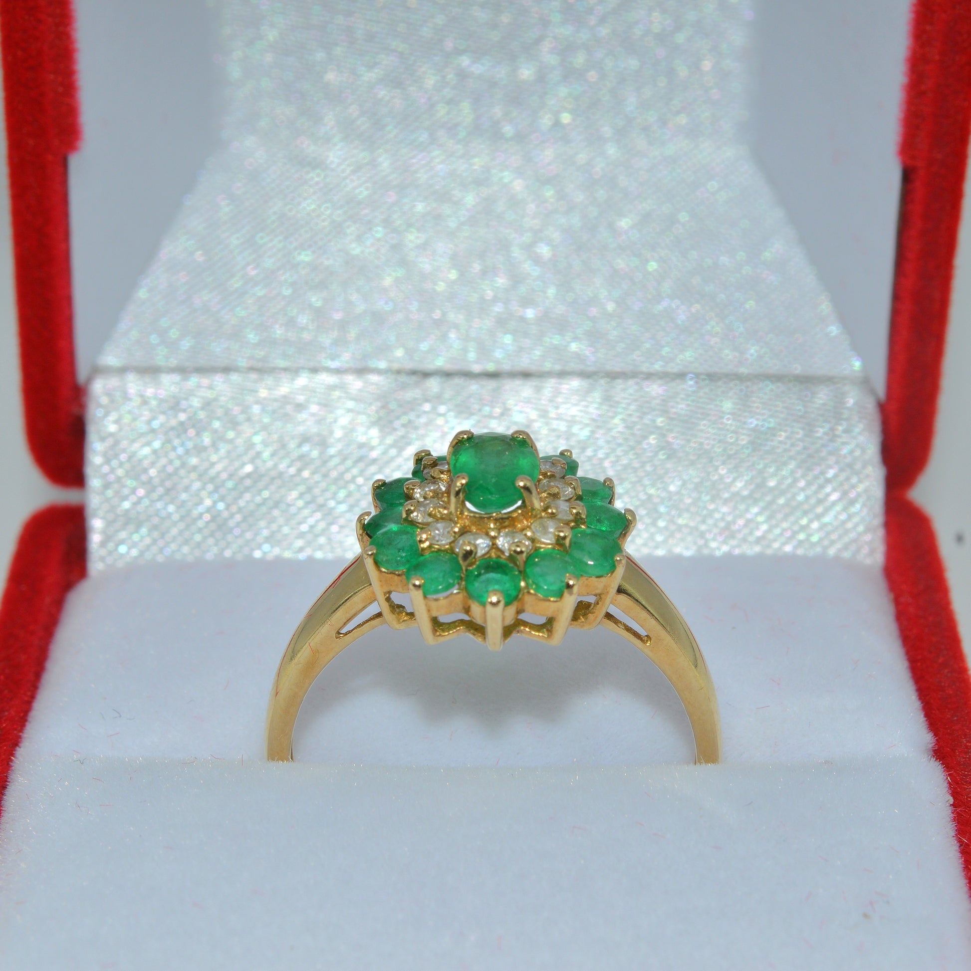 Vintage 2002 - 9ct Gold - Emerald & Diamond Cluster Ring upright close