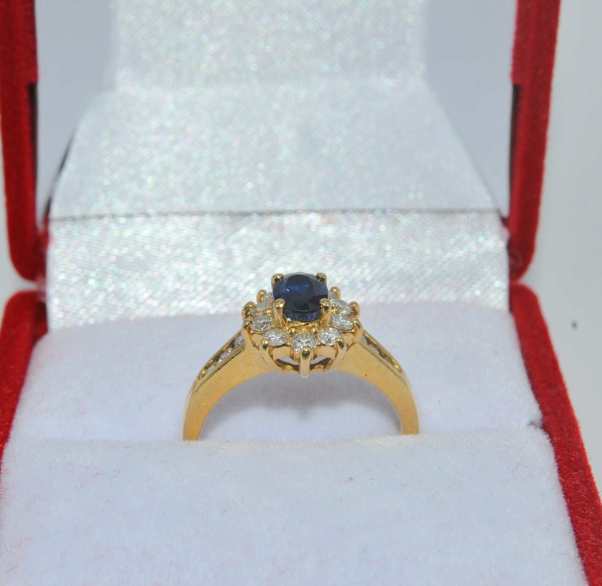 Vintage 1981 - 18ct Gold - Sapphire & Diamond Cluster Ring upright