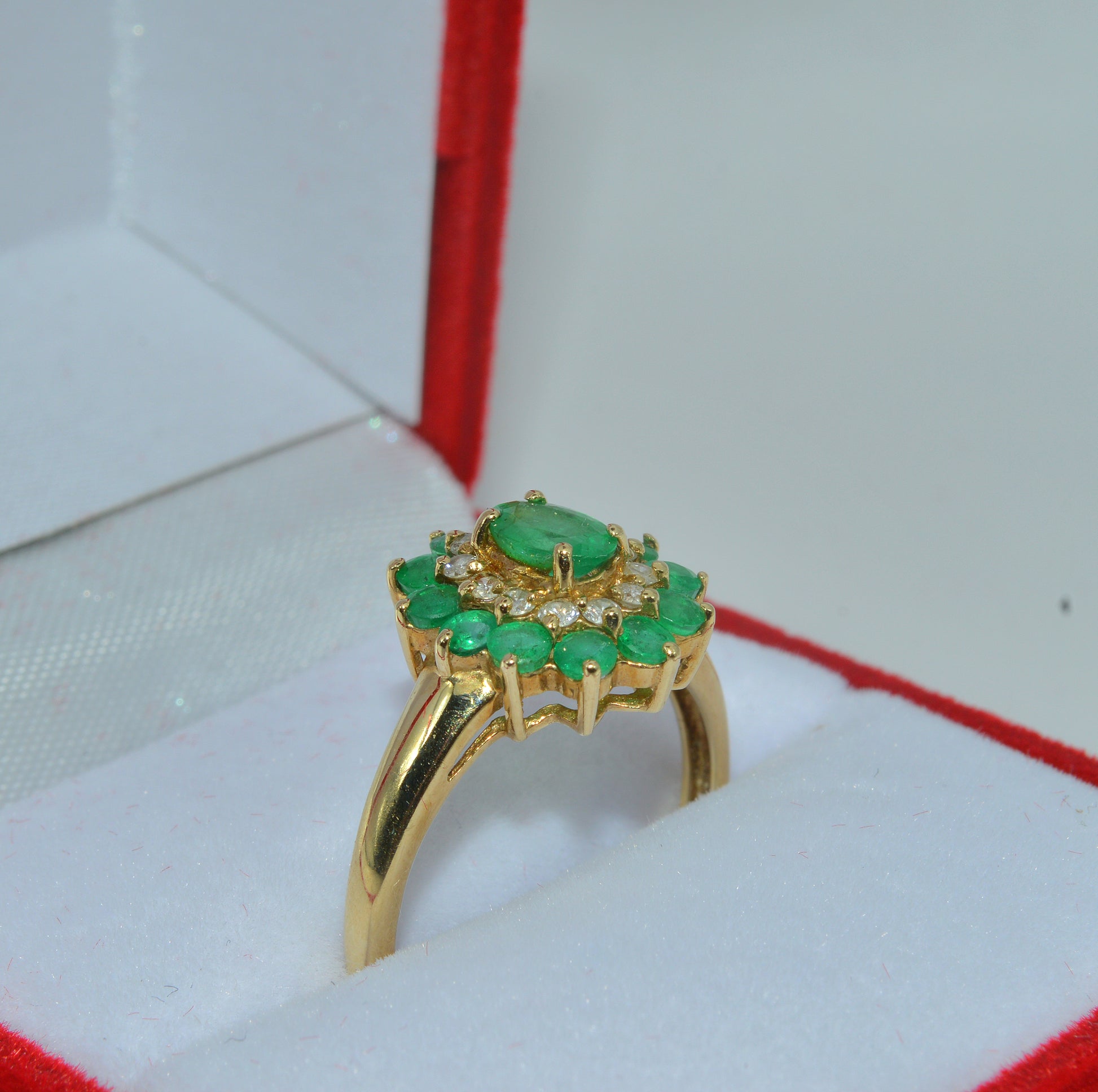 Vintage 2002 - 9ct Gold - Emerald & Diamond Cluster Ring upright right tilt