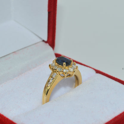 Vintage 1981 - 18ct Gold - Sapphire & Diamond Cluster Ring upright right