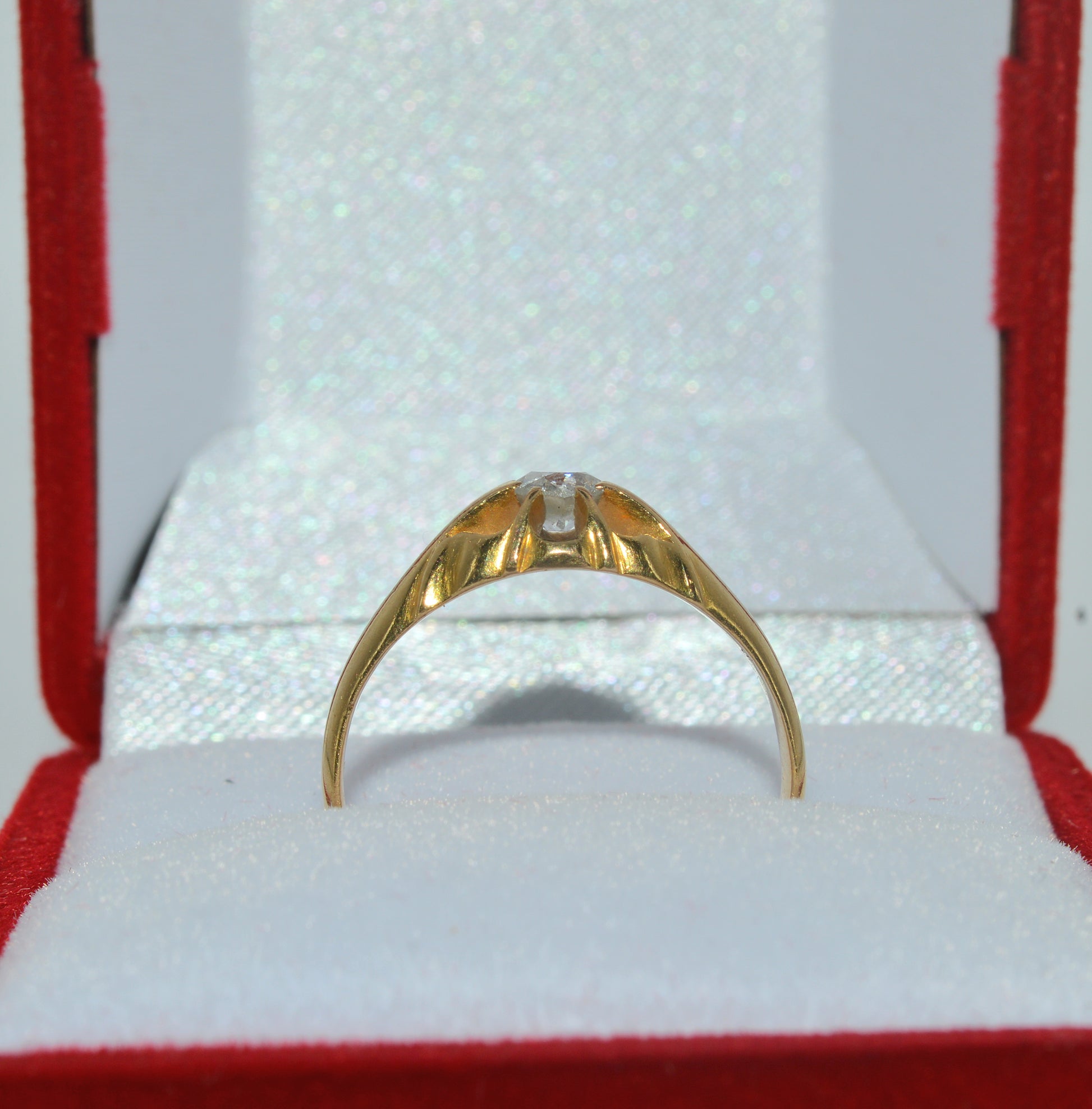 Edwardian Era - Antique 1908 - 18ct Gold Diamond Belcher Ring upright