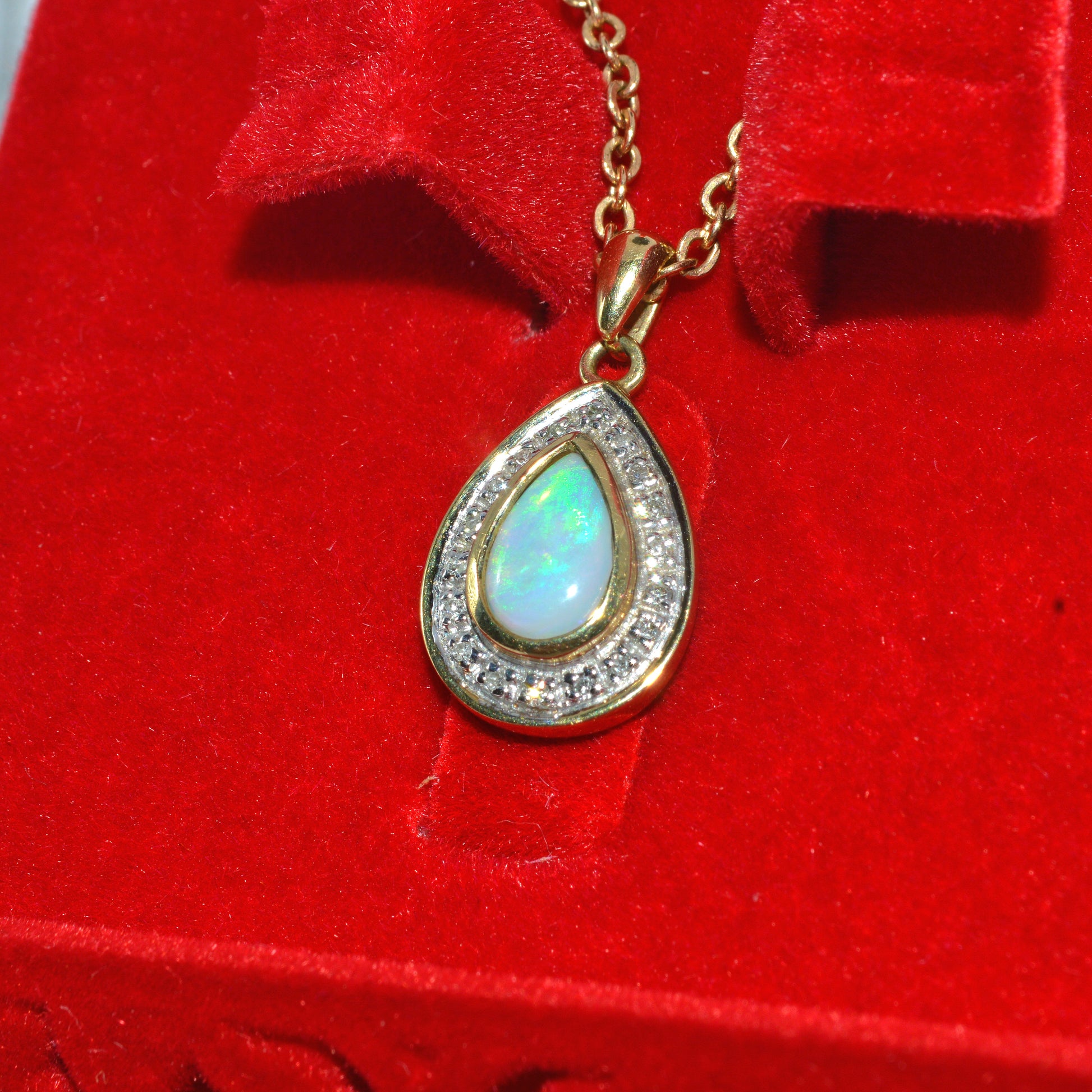 Vintage 1984 - 9ct Gold - Natural Opal & Diamond Necklace left box