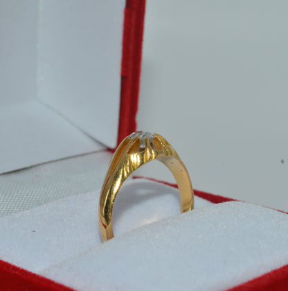 Edwardian Era - Antique 1908 - 18ct Gold Diamond Belcher Ring upright tilt