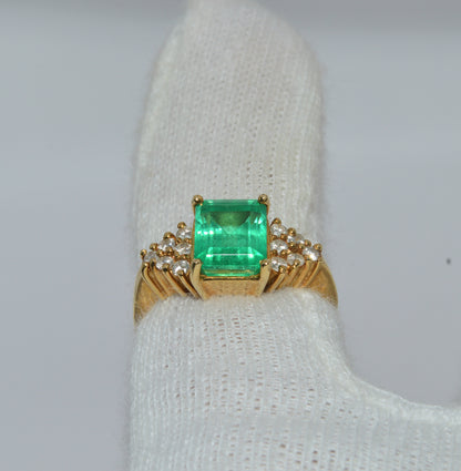 18ct Gold - Colombian Emerald & Diamond Ring tilted finger