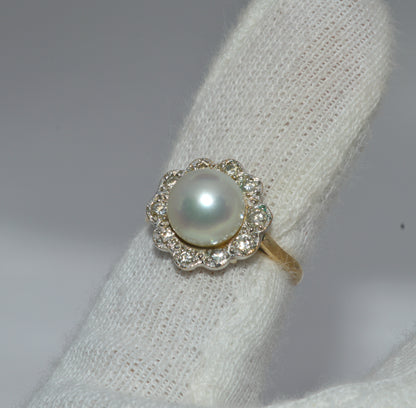 14ct Gold - Pearl & Diamond Cluster Ring finger left