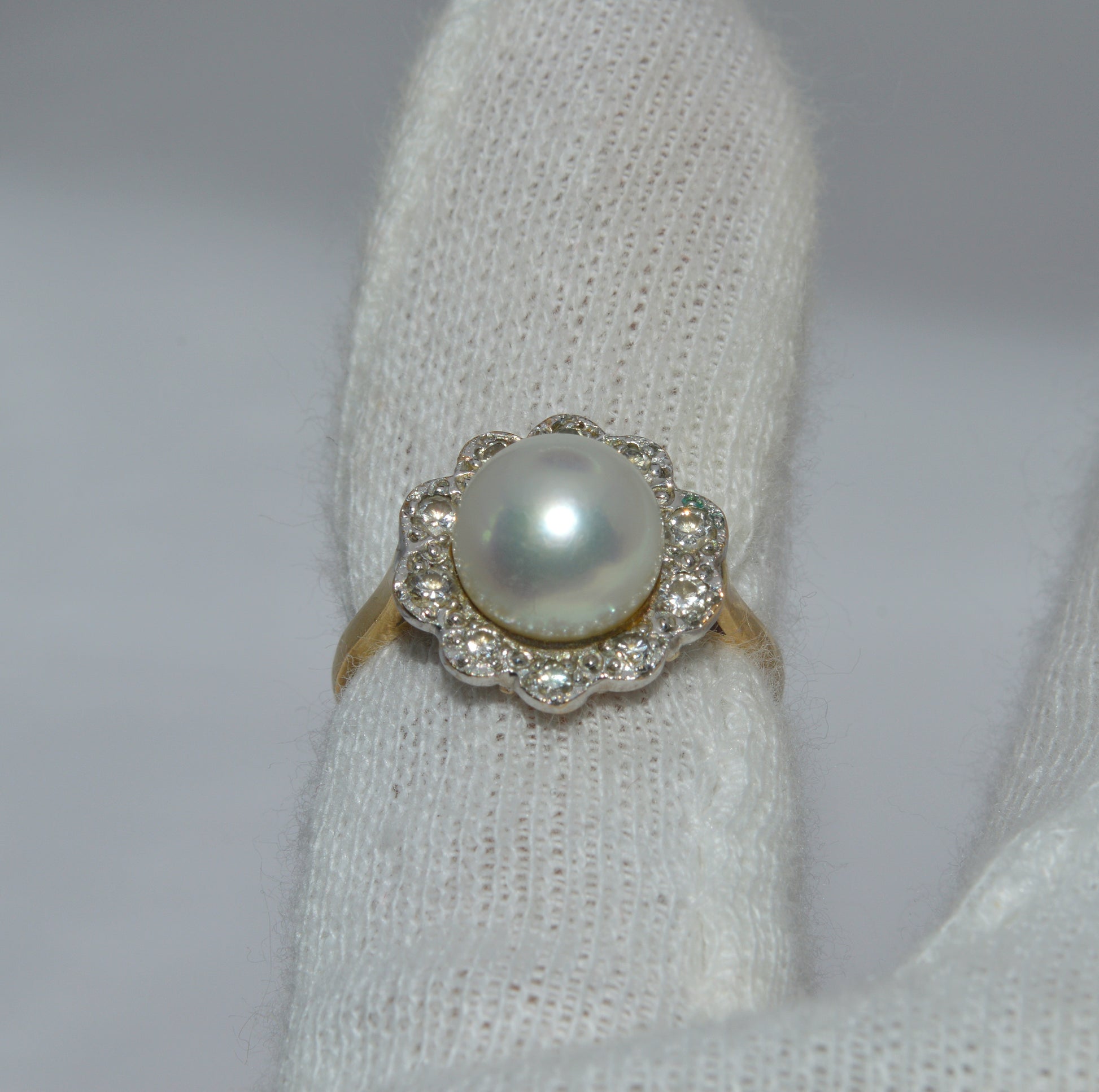 14ct Gold - Pearl & Diamond Cluster Ring finger tilt back