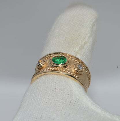 9ct Gold - Emerald & Diamond Byzantine style Ring finger rear