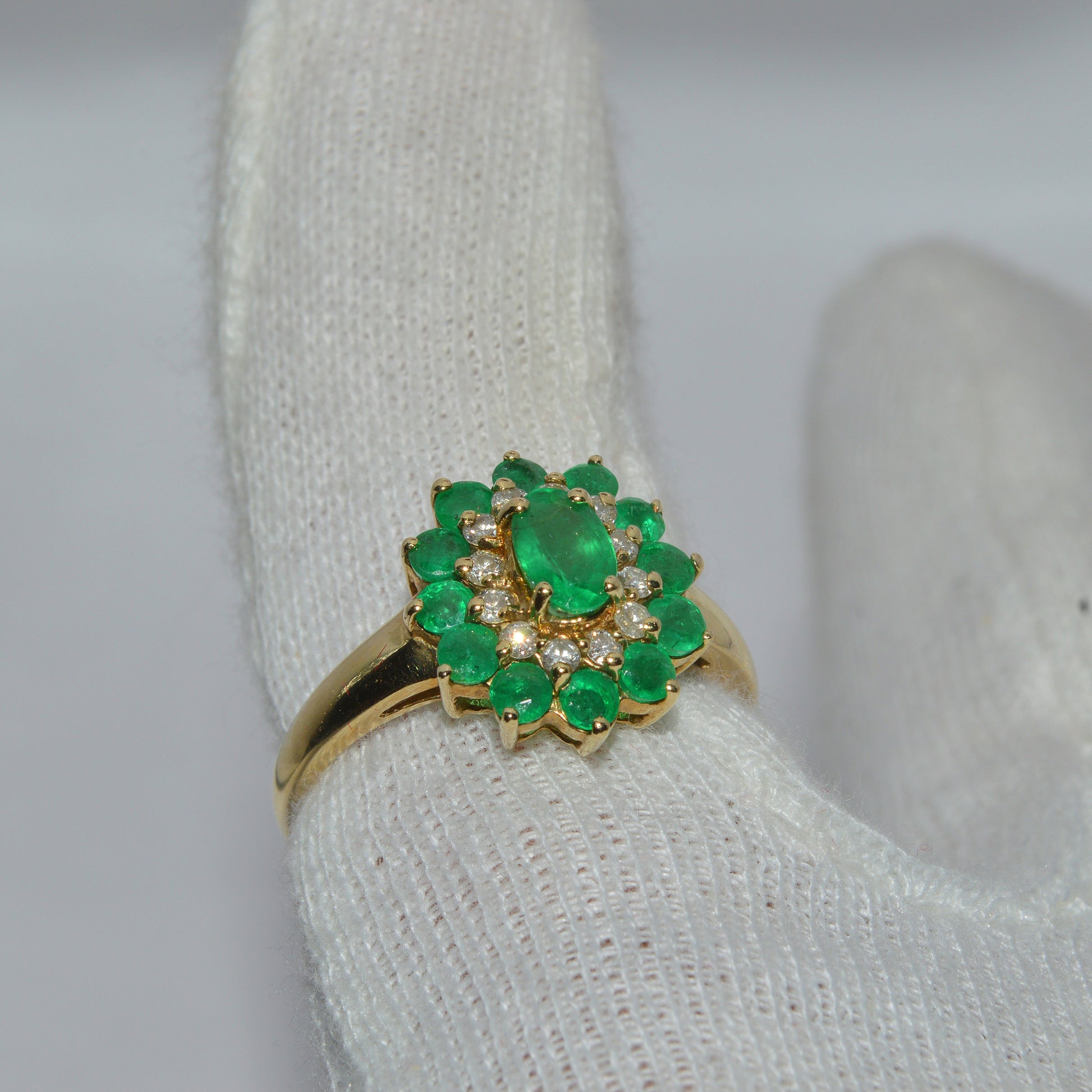 Vintage 2002 - 9ct Gold - Emerald & Diamond Cluster Ring finger right tilt