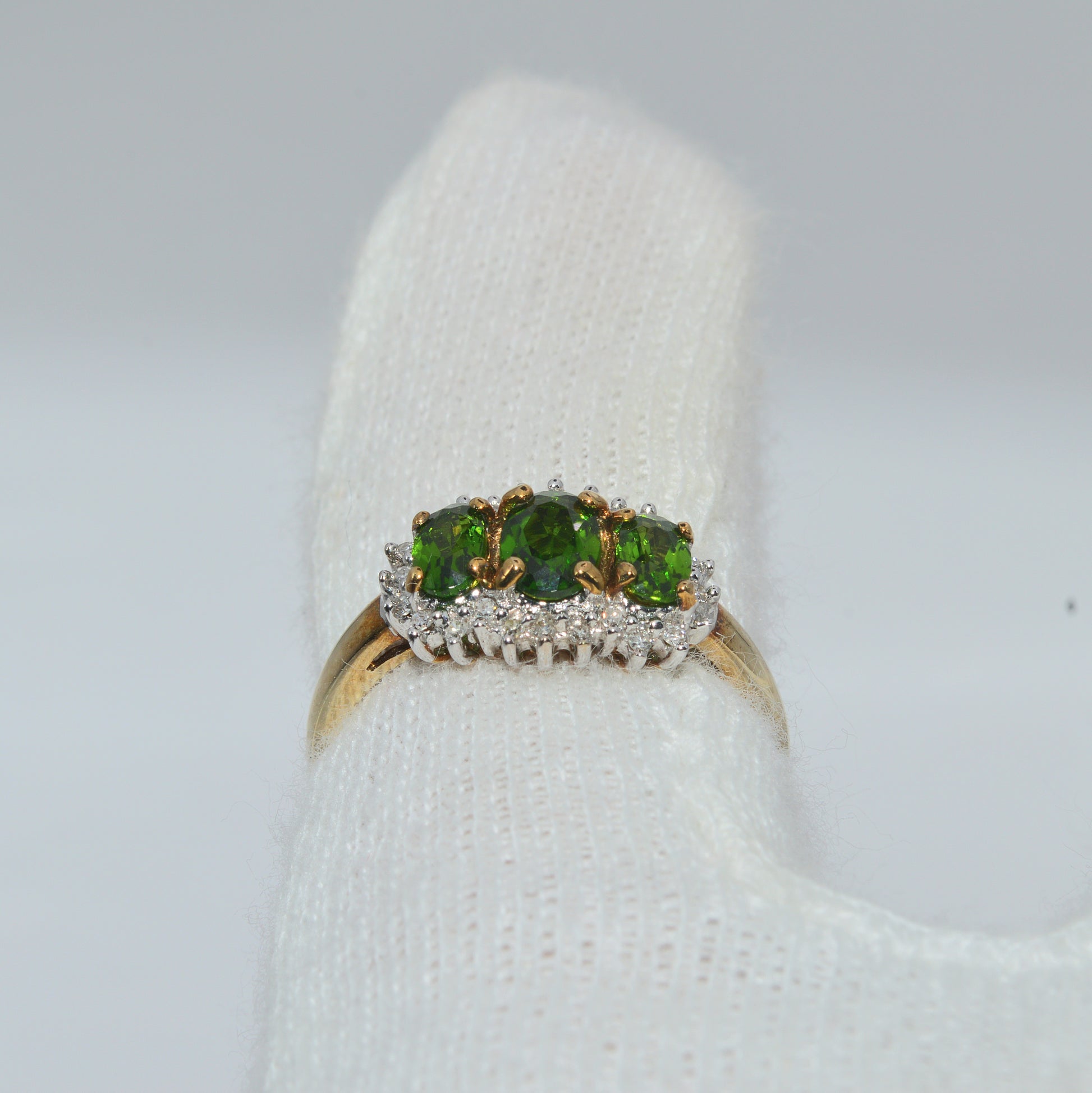 2005 - 9ct Gold - Chrome Diopside & Diamond Trilogy Ring finger rear