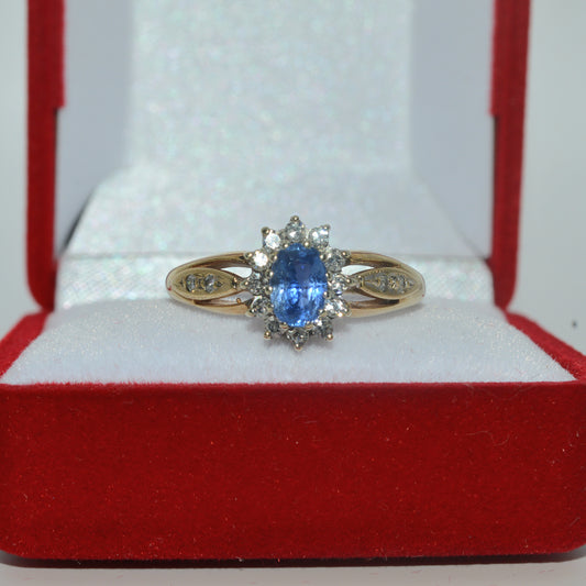 Vintage 1988 - 9ct Gold - Diamond & Sapphire Cluster Ring front