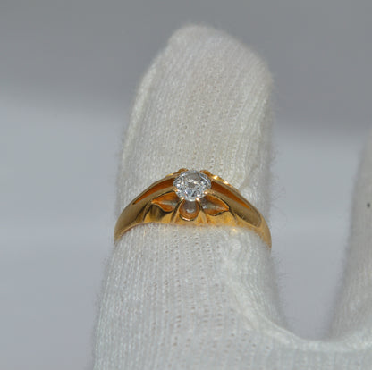 Edwardian Era - Antique 1908 - 18ct Gold Diamond Belcher Ring fnger rear