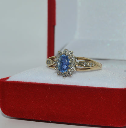 Vintage 1988 - 9ct Gold - Diamond & Sapphire Cluster Ring left