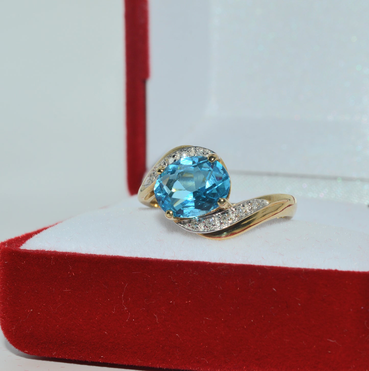 Vintage 1998 - 9ct Gold - Swiss Blue Topaz & Diamond Ring left