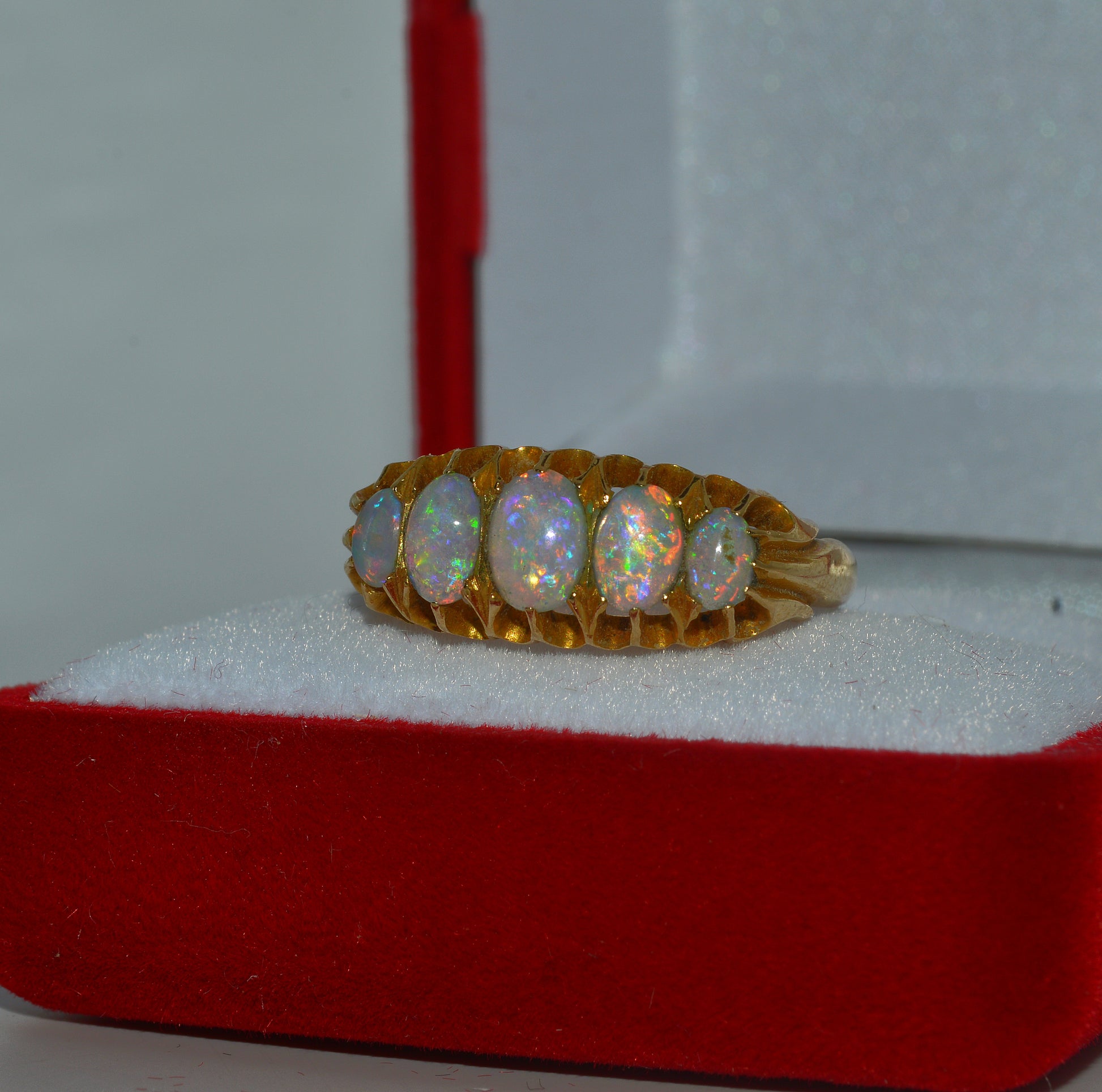 Edwardian Era - Antique 1905 - 18ct Gold - Opal 5 Stone Ring left 2