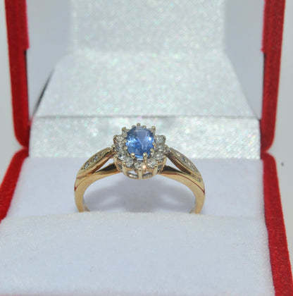 Vintage 1988 - 9ct Gold - Diamond & Sapphire Cluster Ring upright front