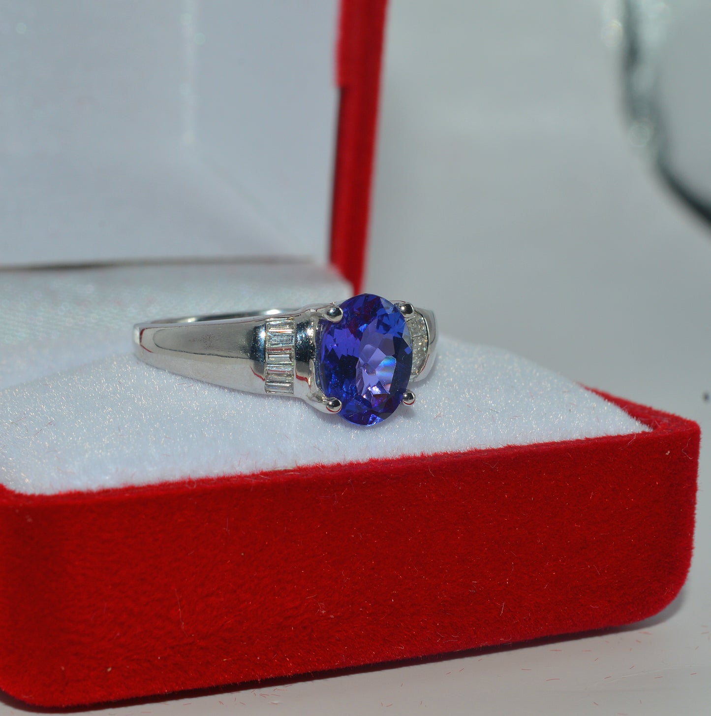 18ct White Gold - Tanzanite & Diamond Ring right