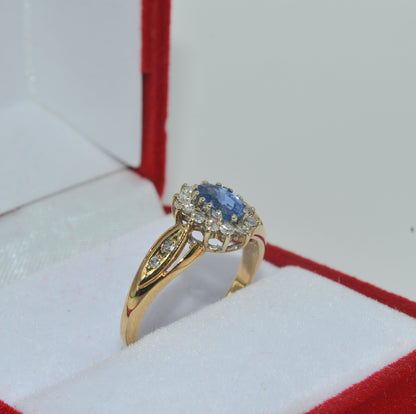 Vintage 1988 - 9ct Gold - Diamond & Sapphire Cluster Ring upright right