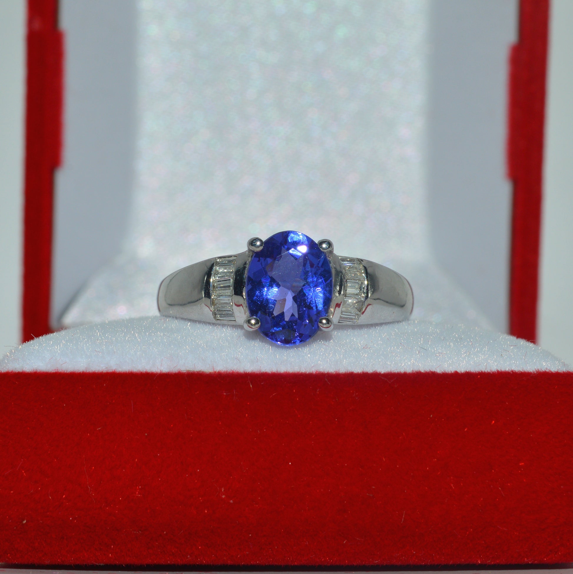 18ct White Gold - Tanzanite & Diamond Ring up