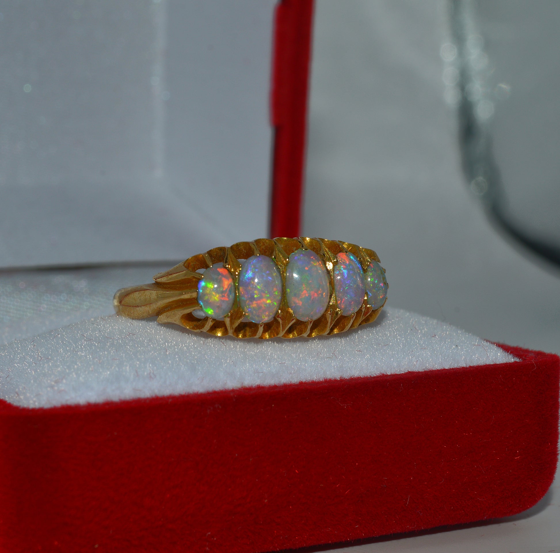 Edwardian Era - Antique 1905 - 18ct Gold - Opal 5 Stone Ring right tilt