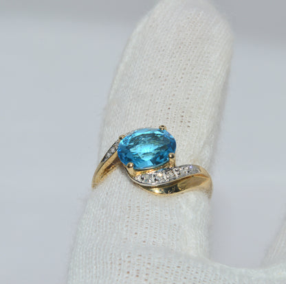 Vintage 1998 - 9ct Gold - Swiss Blue Topaz & Diamond Ring finger