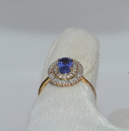 9ct Gold - Tanzanite & Baguette Diamond Cluster Ring finger rear