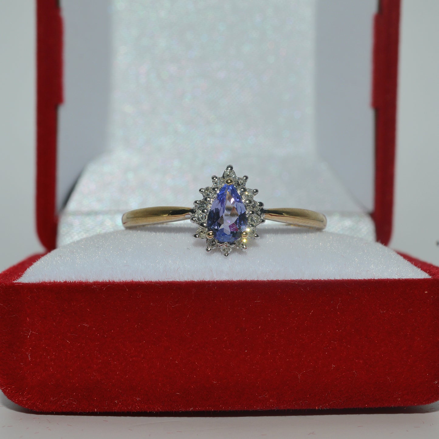 2005 - 9ct Gold - Diamond & Pear Tanzanite Cluster Ring front