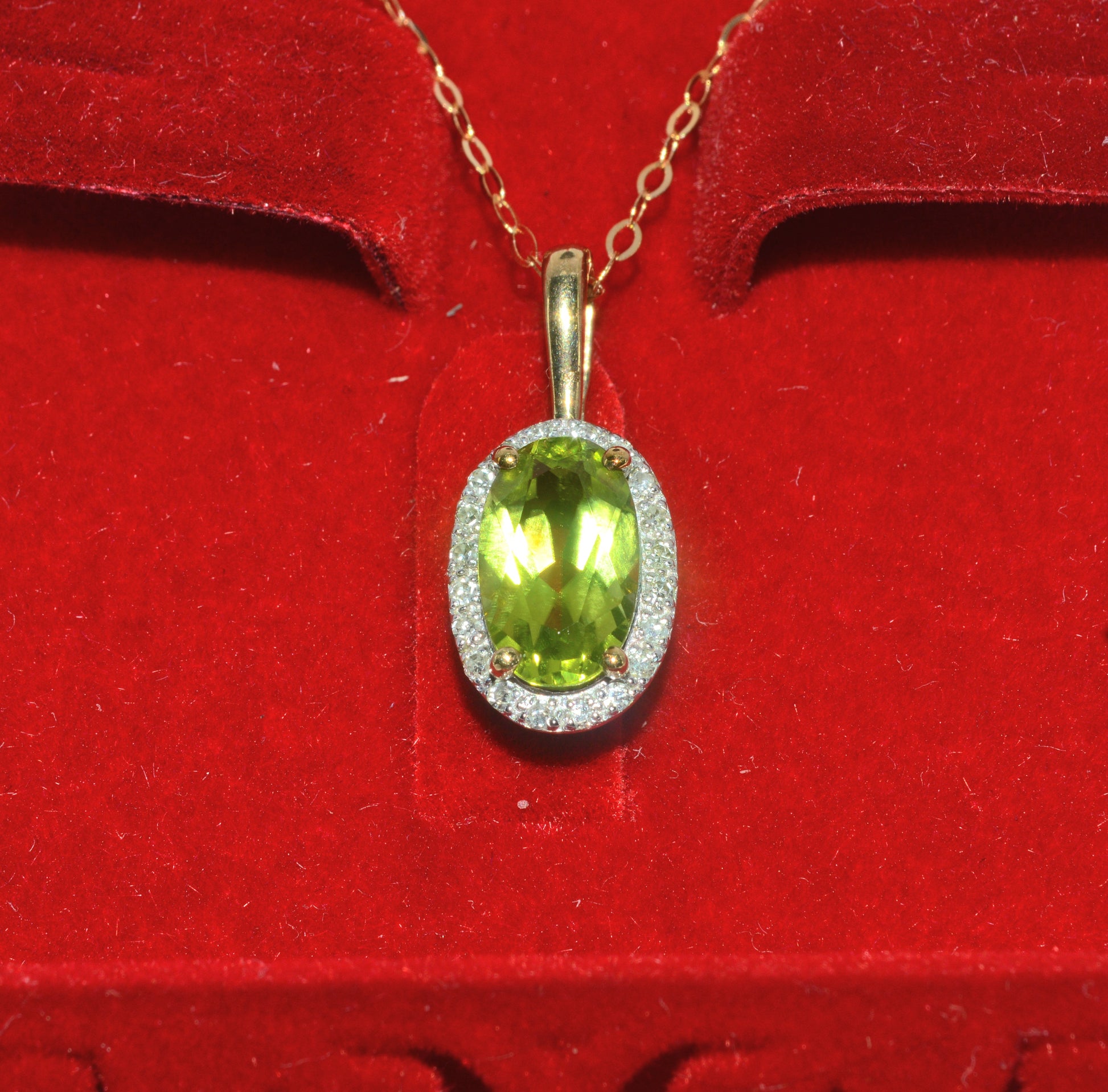 9ct Gold - Peridot & Diamond Necklace front