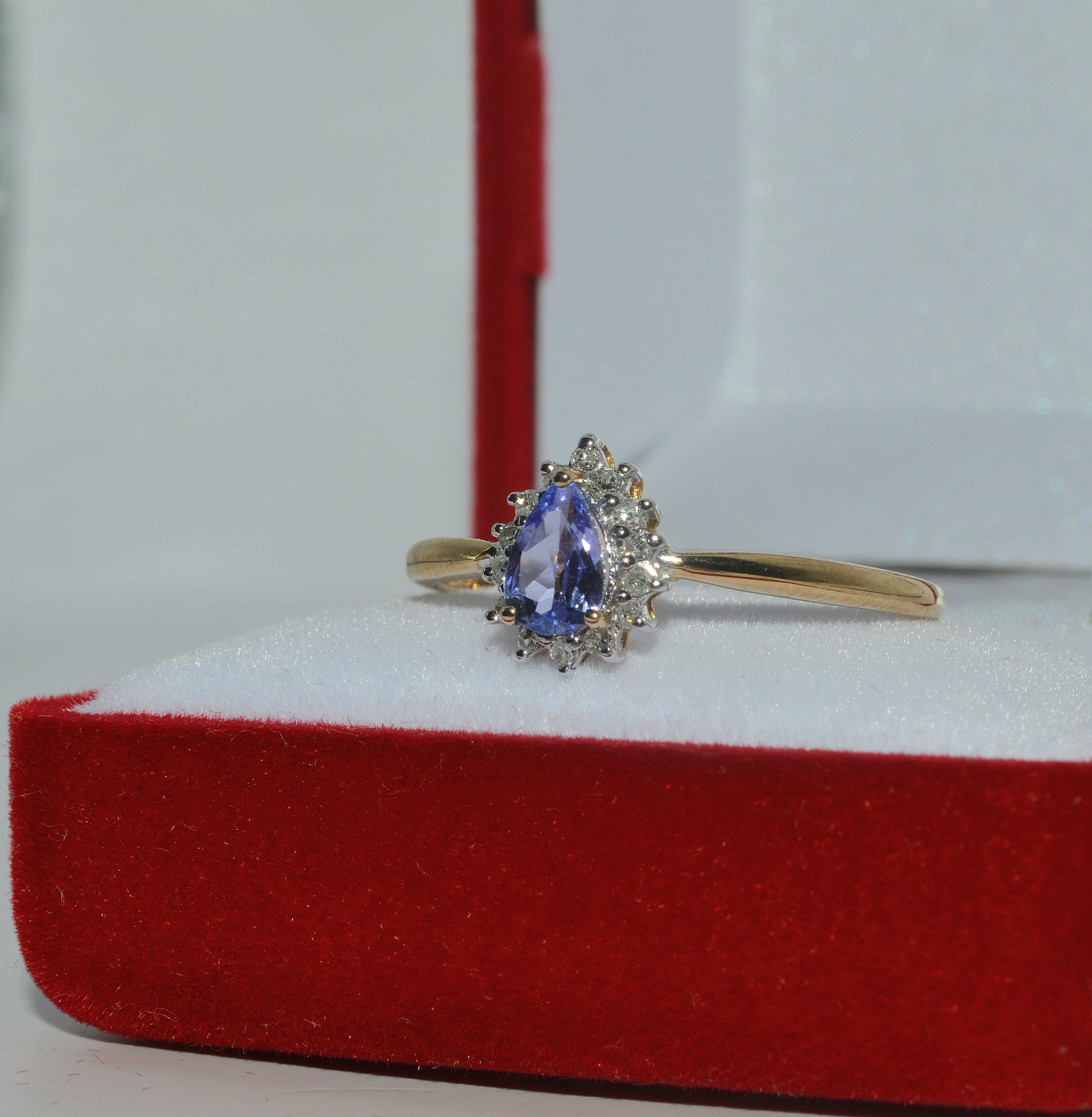 2005 - 9ct Gold - Diamond & Pear Tanzanite Cluster Ring left